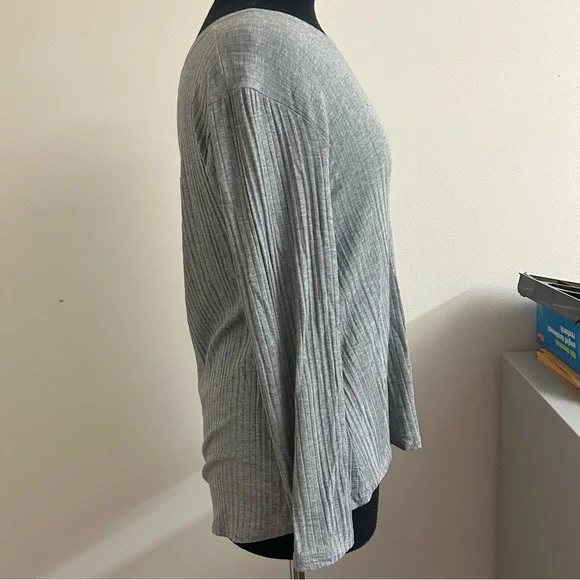 Masai medium gray pullover long sleeve
Size M - Picture 3 of 9